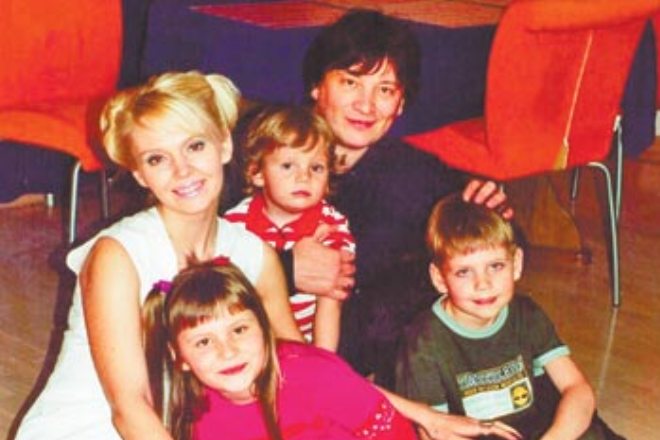 Александр Шульгин и Валерия с детьми