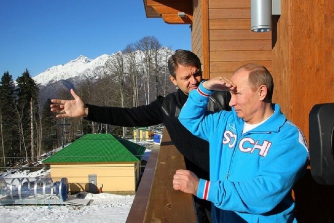 Александр Ткачев с Владимиром Путиным на горнолыжном курорте 