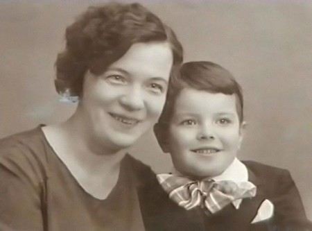 Вячеслав Шалевич в детстве с мамой