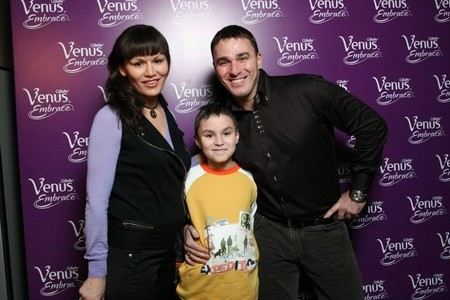Кирилл Андреев с женой Лолой и сыном