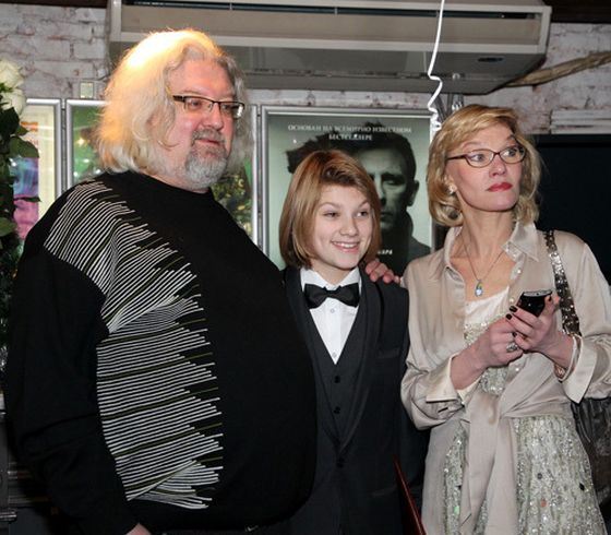 Андрей Максимов с женой и сыном