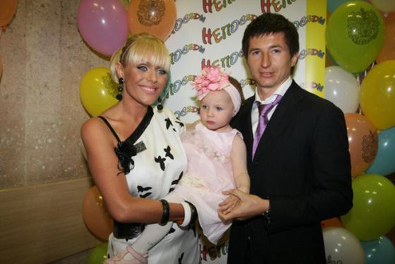 Юлия Началова и Евгений Алдонин с дочкой Верой