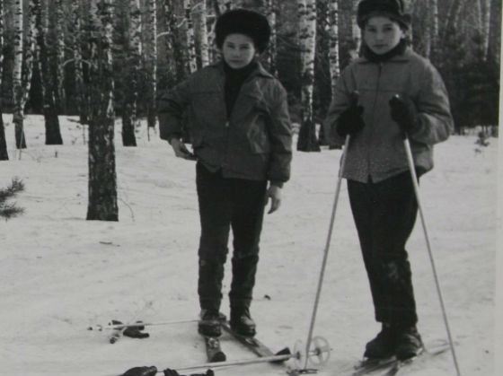Школьник Рустэм Хамитов (справа) на лыжной прогулке