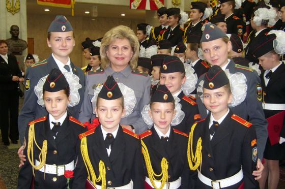 Татьяна Москалькова с воспитанницами кадетского корпуса