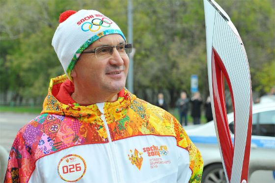 2014 год: Николай Федоров несет Олимпийский огонь