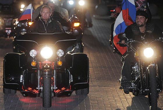 Байкер Хирург и Владимир Путин на мотопробеге «Ночных волков»