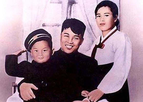 Ким Чен Ир с отцом и мамой