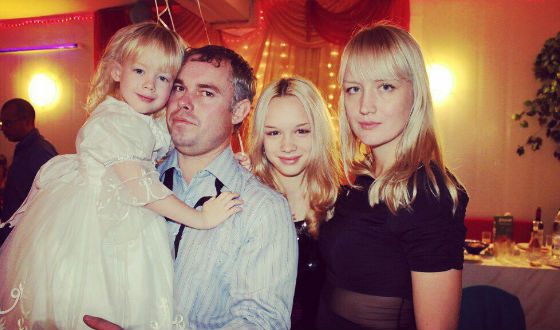 Семья Дианы Шурыгиной: отец, мать и младшая сестра