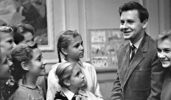 Молодой актер Олег Табаков во время визита в Саратов (1961)