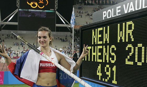 2004 год, Олимпиада в Афинах: Исинбаева установила новый рекорд