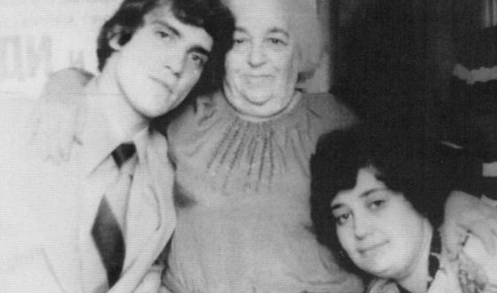 Молодой Владимир Гаркалин с женой и ее мамой