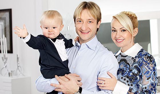 Евгений Плющенко и Яна Рудковская с сыном Сашей