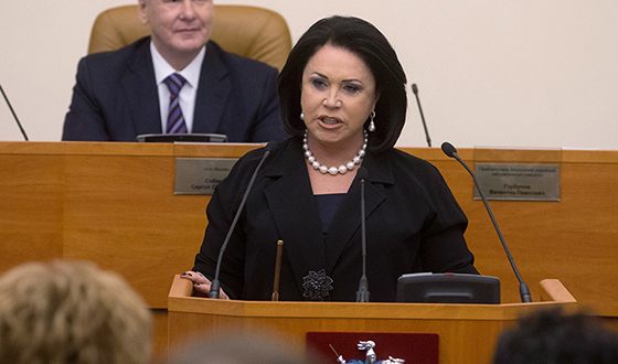 Надежда также ведет политическую деятельность