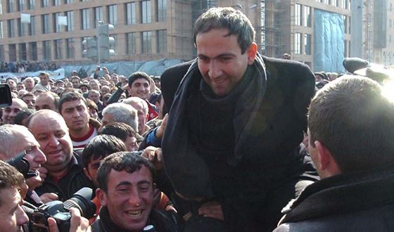 В 2008 году Пашинян был объявлен в розыск за участие в массовых беспорядках