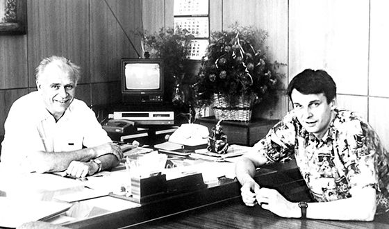 Сергей Носов с отцом в его рабочем кабинете (конец 80-х годов)