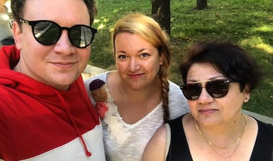 Борис Дергачев с мамой и сестрой