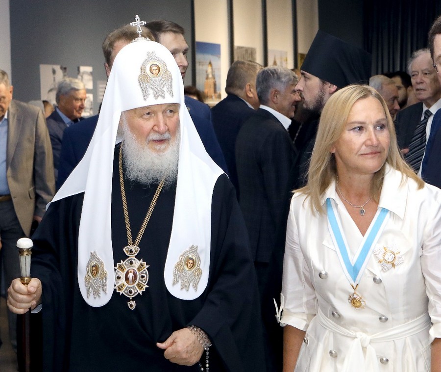 В Храме Христа Спасителя открыта выставка о духовном и культурном наследии Юрия Лужкова i