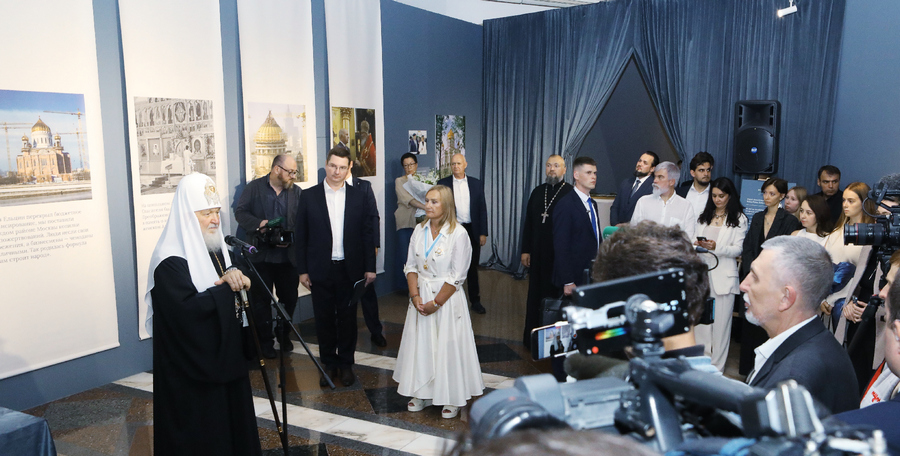 В Храме Христа Спасителя открыта выставка о духовном и культурном наследии Юрия Лужкова i